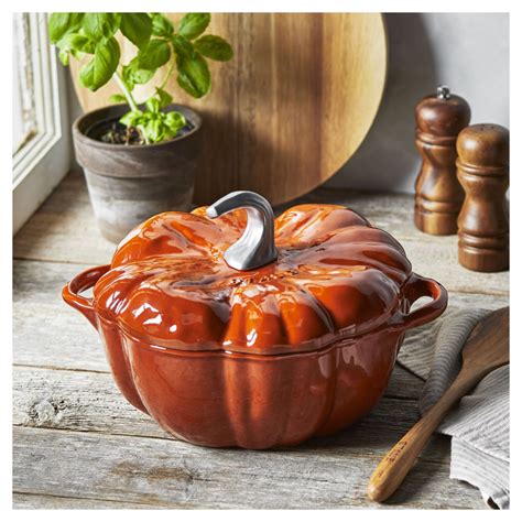 région sauvage Bébé Colonial cocotte fonte staub ou le creuset parfois