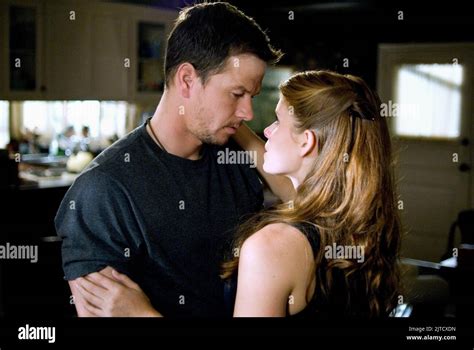 MARK WAHLBERG, KATE MARA, SHOOTER, 2007 Stock Photo - Alamy