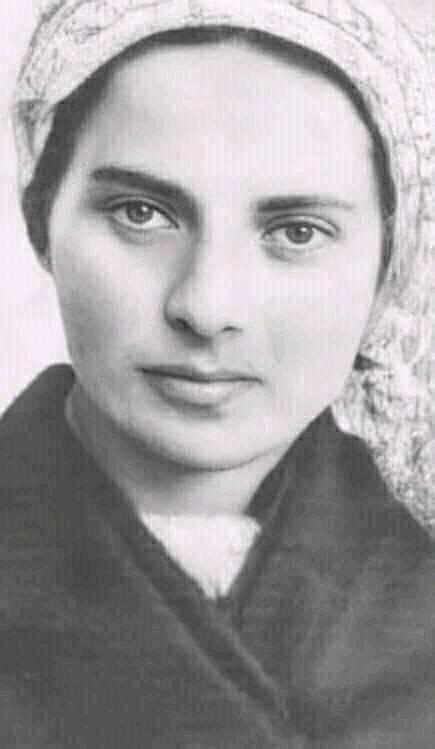 Ste Bernadette St Bernadette Of Lourdes St Bernadette Soubirous La