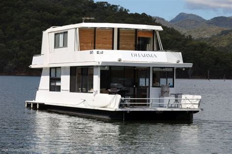 Dharma Houseboat Holiday Home On Lake Eildon House Boats Boats