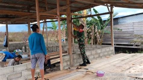 Koramil Pamona Selatan Babinsa Bantu Warga Bangun Rumah Harian