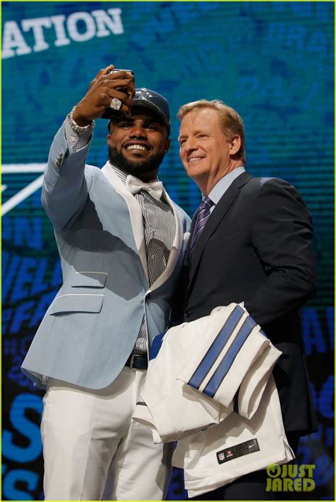 Photo Ezekiel Elliott Wears Crop Top To Nfl Draft Bares His Abs 05