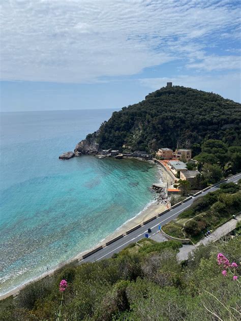 Sentiero Del Pellegrino Trekking In Liguria Vista Mare Tropical