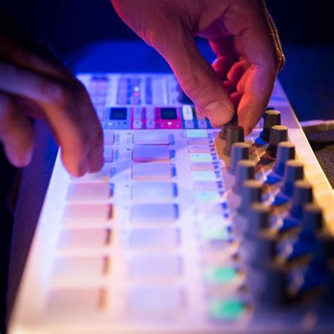 Arturia Beatstep Pro MIDI/Analog Controller and Sequencer (White) - DJ ...