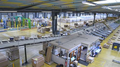 Lyreco Adapte Sa Logistique Sa Diversification Youtube