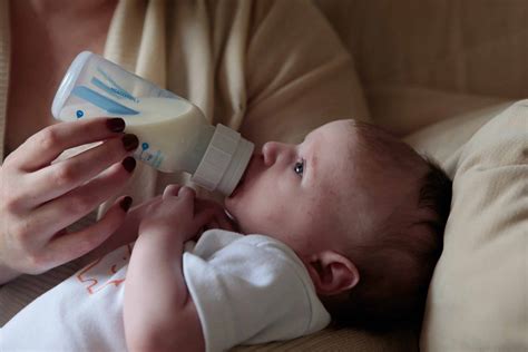 How To Get Your Breastfed Baby To Take A Bottle 7 Tried Tested Tips