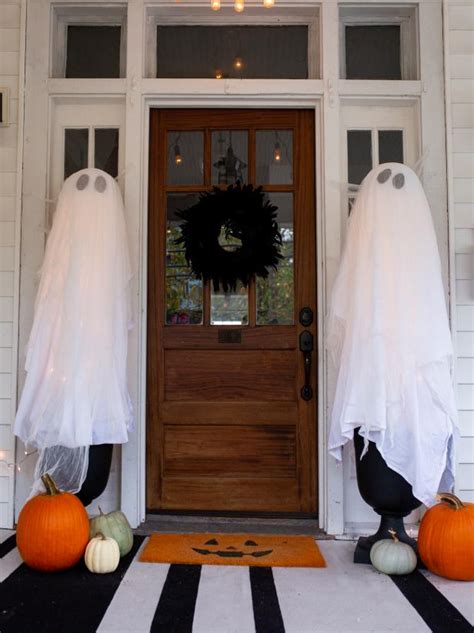 70 Ideas For Spooky Halloween Porch Decorations Hgtv