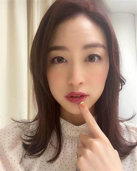 新井恵理那さんのインスタグラム写真 新井恵理那instagram 「リップのカラーを深めにした9月5日。まだ暑いのに秋っぽさを意識し