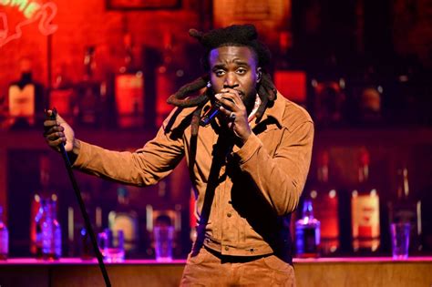 Watch Shaboozeys Rousing Performance Of ‘a Bar Song Tipsy On