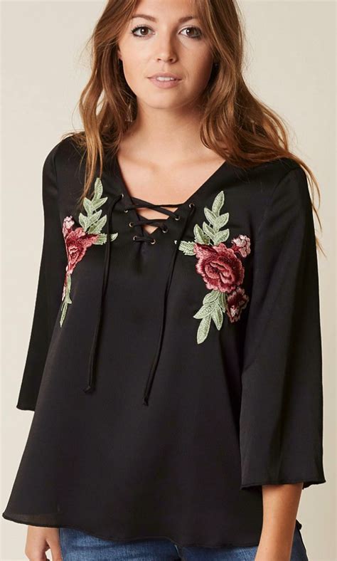 What To Wear For The Holidays Daytrip Floral Embroidered Top Buckle Women Embroidered Top