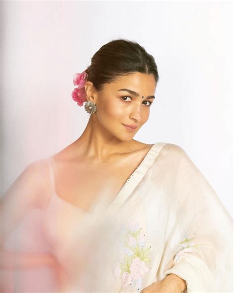 Alia Bhatt Looks Gorgeous In White Floral Saree Super Stars Bio