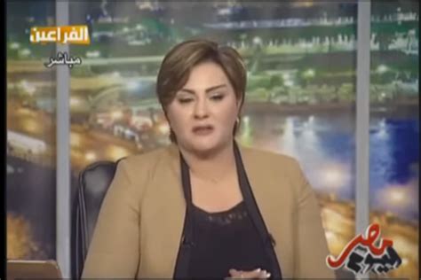 بالفيديو مذيعة مصرية تنهار على الهواء بسبب نشر صور مخلة لها كود