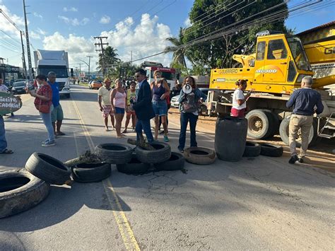 Moradores De Marechal Deodoro Fecham A AL 215 Em Protesto Por Falta De