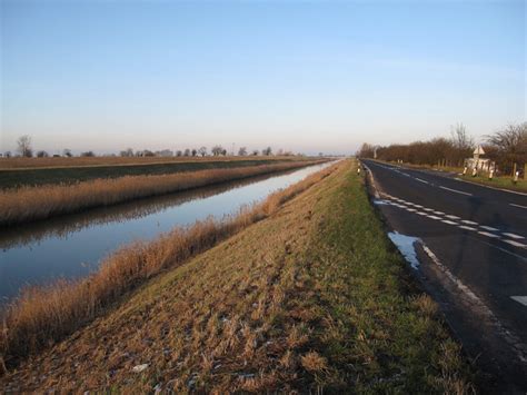 B1098 Along Sixteen Foot Drain © Hugh Venables Geograph Britain And