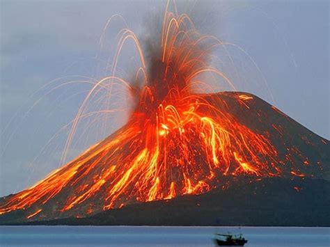 8 Gunung Api di Indonesia yang Terkenal Karena Letusannya