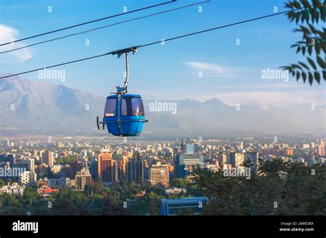 Teleférico en la colina de San Cristóbal Santiago de Chile Chile