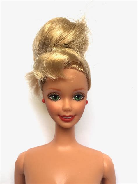 Nude Twist Turn Pony Tail Barbie Doll Red Lips Blue Eyes Blond Hair W