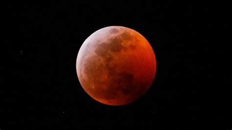 'Super blood Moon' eclipse stuns in remarkable pictures - Off The Grid News