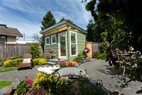 27 Gorgeous Landscaping Around Shed Ideas [with Pictures]