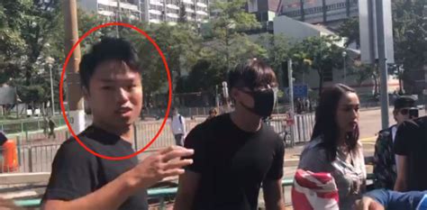 港媒：黑衣人到何君尧街头拉票现场捣乱，被人扯下口罩后一脸尴尬