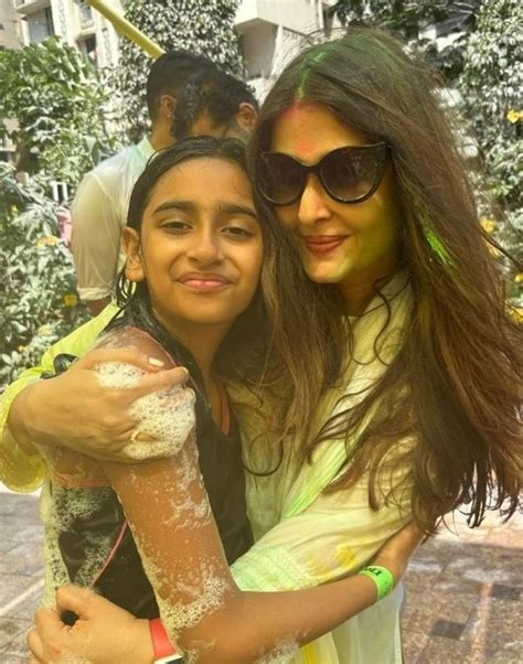 Aishwarya Rai Has A Blast At Holi Party With Abhishek Aaradhya