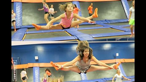 Mommy Daughter Straddle Jumps Wk 285 3 Bratayley Youtube