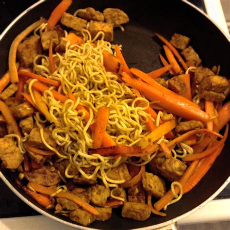 Nouilles Soba Saut Es Au Tempeh Marin Et Carottes R Ties Mes