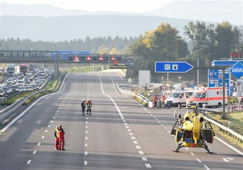 Schwerer Lkw Unfall H He Holzkirchen Fahrer Schwer Verletzt