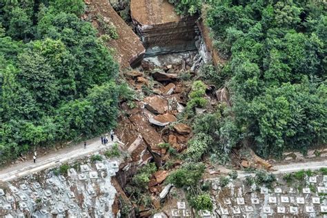 湖北五峰山體滑坡仍有7人失聯 現場全力展開搜救 澳門特區經濟報