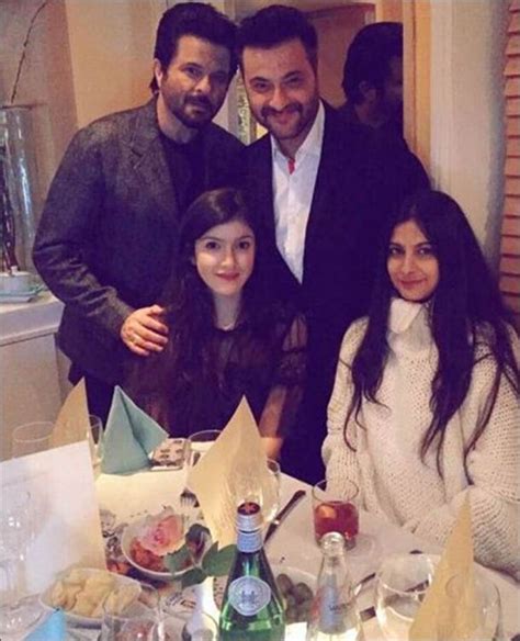 PHOTOS: Sonam Kapoor, rumoured beau Anand Ahuja join family in London ...