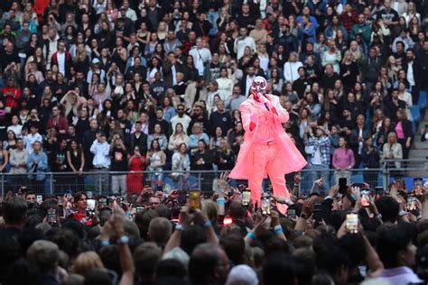 The Weeknd The Weeknd Der Weltstar Und Blinding Lights