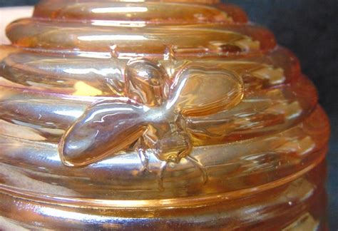 Beautiful Vintage Jeanette Glass Iridescent Marigold Carnival Glass Bee