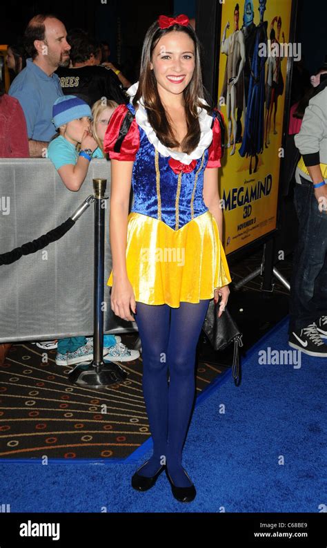 Italia Ricci At Arrivals For Megamind Premiere Graumans Chinese