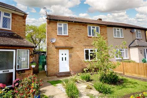 Meadfield Edgware Ha8 3 Bedroom Semi Detached House For Sale