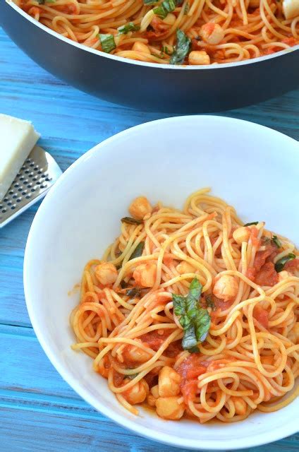 The Savvy Kitchen Spaghetti With Spicy Scallop Marinara Sauce