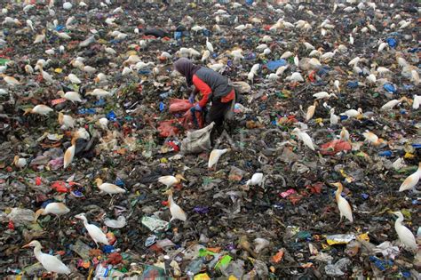 Volume Sampah Meningkat Pasca Lebaran Di Medan ANTARA Foto