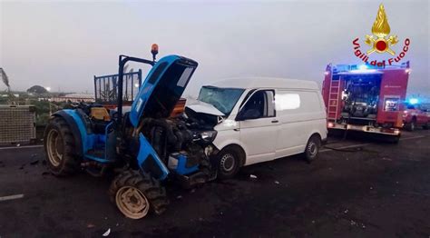 Incidente Tra Trattore E Pullman Sulla Statale 113 A Partinico QdS