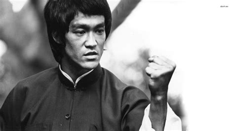 How To Punch Like Bruce Lee One Inch Punch Thrillist