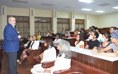 Dictan en la UASD conferencia sobre acciones farmacológicas y usos