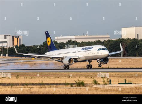 Airbus Jet Aircraft Landing Hi Res Stock Photography And Images Alamy