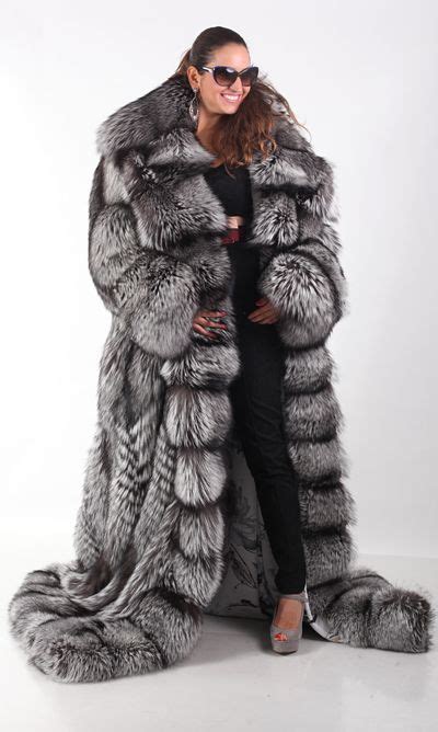 Stunning Silver Fox Fur Fashion Fashion Photo Womens Fashion