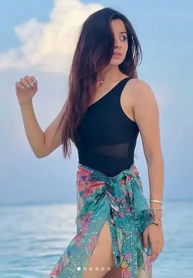 Mahima Nambiar Latest Hot Pics And Photos Gallery