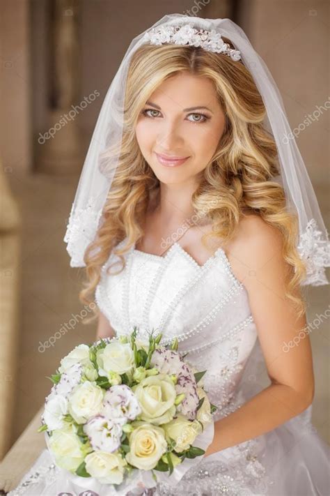 Beautiful Smiling Bride Woman With Bouquet Of Flowers Wedding M Stock