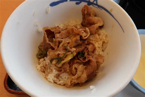 上越に暮らすtakeさんの忘我混沌な日常 松屋にて肉増し牛鍋膳野菜セット＆生玉子を食べてきたです、お肉たっぷり旨かったw