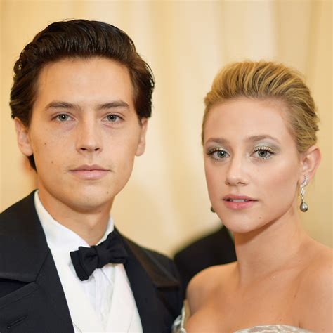 Top Fotos De Cole Sprouse Y Su Novia Miportaltecmilenio Mx