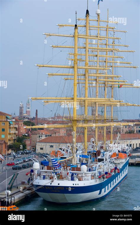 Royal clipper star clippers sailing hi-res stock photography and images ...