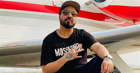 When Mika Singh Was Arrested Faced A Defamation Suit Of Rs Lakhs