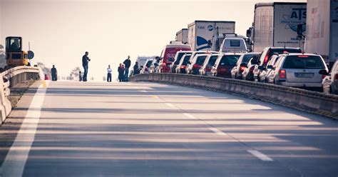 Qué debo hacer si tengo un accidente en la carretera