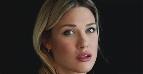 Benedetta Mazza Instagram décolleté strizzato nel bikini giallo Che bonbon