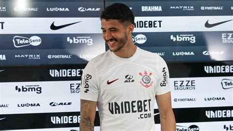 Gustavo Henrique é apresentado no Corinthians e diz estar 100 para estrear